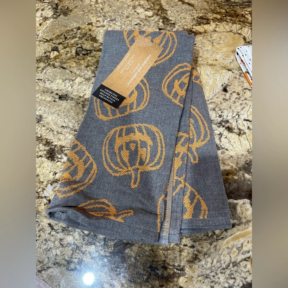 Cupcakes and Cashmere charcoal infused pumpkins kitchen towel set - Brand new!
